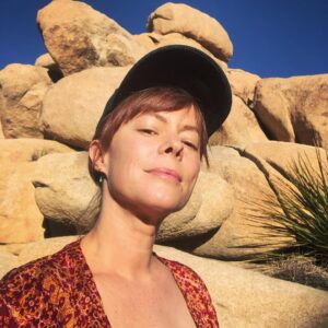 Lenka Instagram - Cheers from the high desert! I’ve nearly run out of moisturizer 😆
#joshuatree #hiking #margarita