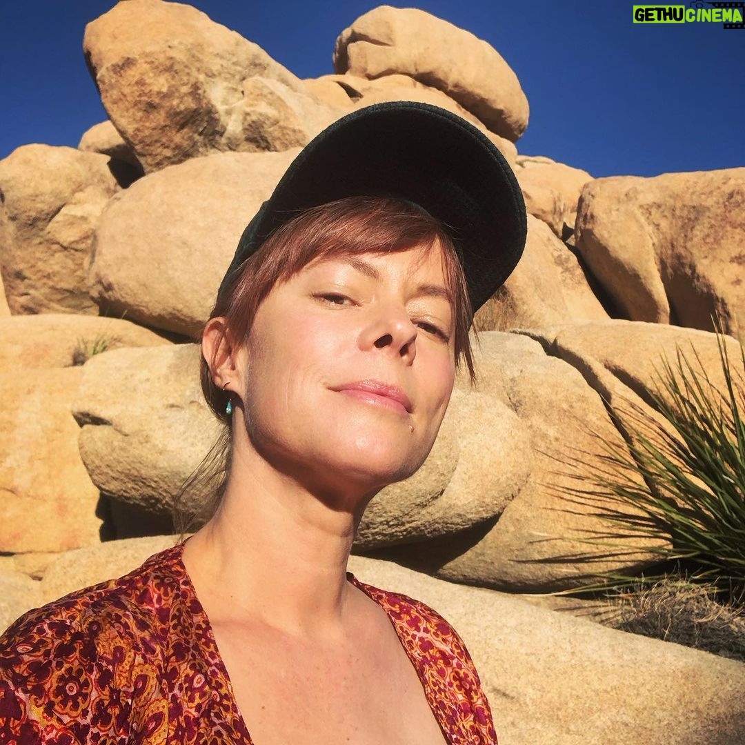 Lenka - 607 Likes - Cheers from the high desert! I’ve nearly run out of moisturizer 😆
#joshuatree #hiking #margarita