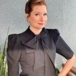 Lennon Parham Instagram - Let me share this LEWK with you. She’s serving askance pussy bow jumpsuit realness with a top knot and a soft Smokey eye. All for the Emmy FYC panel for @minxonmax - Also I got there 10 minutes before everyone else, so I kept myself entertained. They had to kick us out of the green room cause no one wanted to leave, we like each other so much. 👍 @tobyfleischman @michaelduenas @gaellepaul @blackhalo @teamid