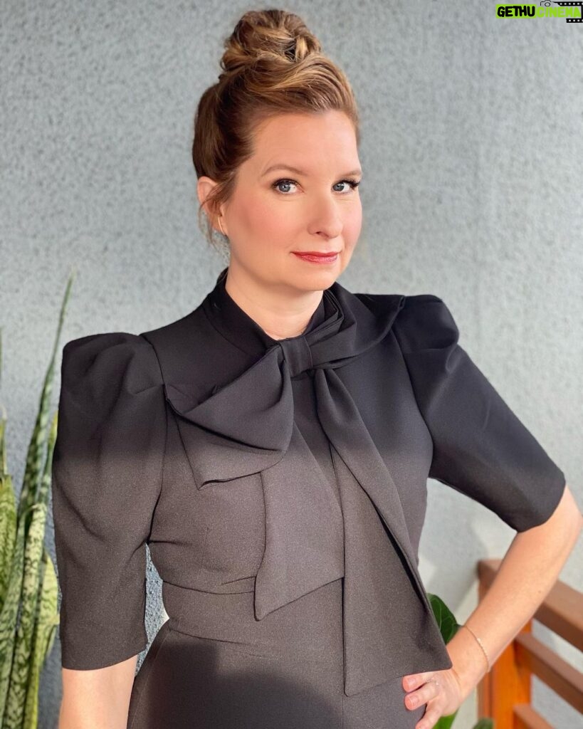 Lennon Parham Instagram - Let me share this LEWK with you. She’s serving askance pussy bow jumpsuit realness with a top knot and a soft Smokey eye. All for the Emmy FYC panel for @minxonmax - Also I got there 10 minutes before everyone else, so I kept myself entertained. They had to kick us out of the green room cause no one wanted to leave, we like each other so much. 👍 @tobyfleischman @michaelduenas @gaellepaul @blackhalo @teamid