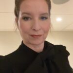 Lennon Parham Instagram - Let me share this LEWK with you. She’s serving askance pussy bow jumpsuit realness with a top knot and a soft Smokey eye. All for the Emmy FYC panel for @minxonmax - Also I got there 10 minutes before everyone else, so I kept myself entertained. They had to kick us out of the green room cause no one wanted to leave, we like each other so much. 👍 @tobyfleischman @michaelduenas @gaellepaul @blackhalo @teamid