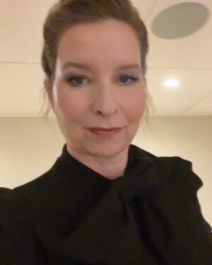 Lennon Parham Instagram - Let me share this LEWK with you. She’s serving askance pussy bow jumpsuit realness with a top knot and a soft Smokey eye. All for the Emmy FYC panel for @minxonmax - Also I got there 10 minutes before everyone else, so I kept myself entertained. They had to kick us out of the green room cause no one wanted to leave, we like each other so much. 👍 

@tobyfleischman @michaelduenas @gaellepaul @blackhalo @teamid