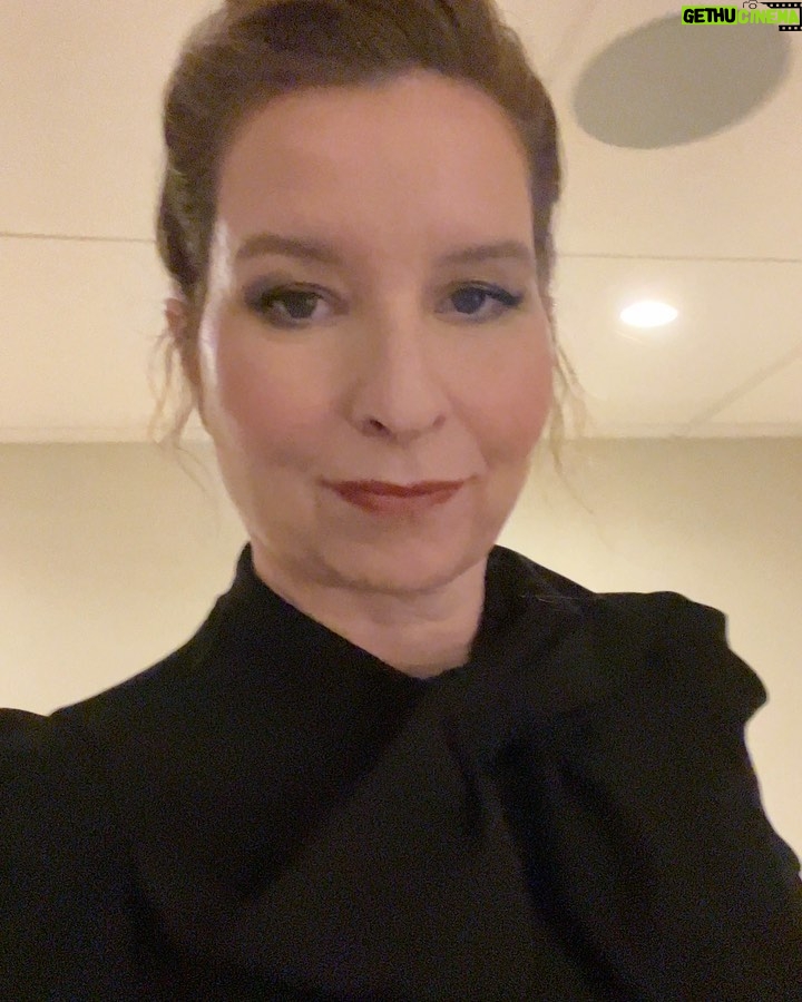 Lennon Parham Instagram - Let me share this LEWK with you. She’s serving askance pussy bow jumpsuit realness with a top knot and a soft Smokey eye. All for the Emmy FYC panel for @minxonmax - Also I got there 10 minutes before everyone else, so I kept myself entertained. They had to kick us out of the green room cause no one wanted to leave, we like each other so much. 👍 @tobyfleischman @michaelduenas @gaellepaul @blackhalo @teamid