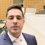 Leonardo Siqueira Instagram - NENHUM CENTAVO A MAIS PRO TRIBUNAL DE JUSTIÇA! O judiciário do Brasil já está entre os mais caros do mundo! Eles queriam mais dinheiro, mas graças a nós, não conseguiram! Tem muito deputado que se diz a favor de um estado menor votando a favor desse absurdo! Mas nós não! Se você usar a justiça, ela não vai estar mais cara graças ao nosso trabalho!