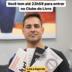 Leonardo Siqueira Instagram - Janeiro já acabou, Carnaval é logo ali e eu te pergunto: como estão suas metas de ano novo? Arrisco dizer que você prometeu que ia ler um livro por mês, mas janeiro acabou e você sequer saiu do segundo capítulo daquele livro que está na sua estante há alguns meses. Calma, essa mania não é só sua. Eu também começava um livro e não conseguia terminar. Mas isso foi antes de criar o clube do livro. Agora, leio no mínimo 12 livros no ano. O Clube do Livro te desafia a ler mais, com o pico de endorfina vindo não das telas, mas da satisfação de terminar um bom livro. E hoje eu venho aqui te provocar. Ou melhor, te desafiar a ler 1 livro nos próximos 30 dias. “Ah Leo, é muito difícil…” Tudo bem, eu leio com você! Ainda restam algumas vagas para a 3ª Turma do Clube do Livro “Quem lê, evolui”. O nosso primeiro encontro já vai ser no dia 28/02. Por isso, vou encerrar as inscrições hoje às 23h59. Depois disso, só na 4ª Turma! E aí, você topa o desafio? Espero que sim. Link tá na bio pra se inscrever.