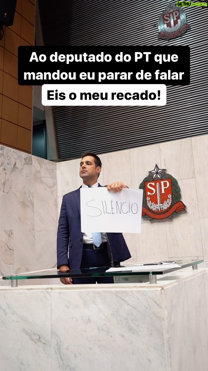 Leonardo Siqueira Instagram - Paro de falar ou não? Rs