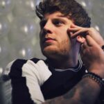 Leontine Borsato Instagram - Vandaag is Luca zijn eerste single ‘private party’ uit gekomen. 🥳 Als moeder vind je altijd dat je kind getalenteerd is, maar om van dichtbij te mogen zien hoe je kind zijn passie achterna gaat en echt zo dichtbij zichzelf blijft en dit helemaal ontwikkeld is onwijs bijzonder. ♥️ 'Private Party' is een boodschap van hoop, geruststelling, dat het oké is om kwetsbaar te zijn en dat het goed is om de tijd te nemen, om stil te staan en keuzes te maken die goed en kloppend zijn. Dit raakt mij ontzettend omdat ik hier veel in herken en dat onze zoon hier over zingt en zich kwetsbaar durft op te stellen emotioneert me enorm. Jouw naam Luca, betekent “licht’ en jij mag nu je eigen plek in 't licht opzoeken. Uiteraard ben ik onwijs trots op jou om wie je bent, op dat jij echt doet wat je hart je ingeeft, dat je dit doet met je beste vrienden @adinderingel en @therealemiel waarmee je een geweldig team vormt en omdat het gewoon een hele goede plaat is….. Nu te beluisteren ♥️ private party! Link in bio 😍