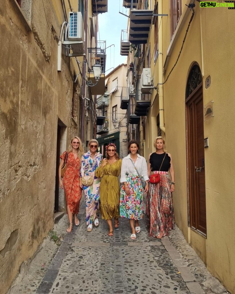 Leontine Borsato Instagram - We zijn weer thuis! Wat een weekend 😍 De Sicilianen zelf zijn overigens erg blij dat ze hun rust weer terug hebben 🤪😂 Sicily