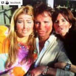 Leontine Borsato Instagram - #Repost @lecolook ・・・ Hai meiden ... is het niet weer eens tijd om ons door elkaar op te laten maken.... met onze ogen dicht ... na een fles wijn ... op 2e paasdag .. zoals een paar jaar geleden? Zoja @estellecruijffofficial en @leontineborsato dan zet ik het vast in de agenda voor 2021.. dan mogen we ook vast weer naast en aan elkaar zitten!!!!! X #lecolook #haar #makeup #friends
