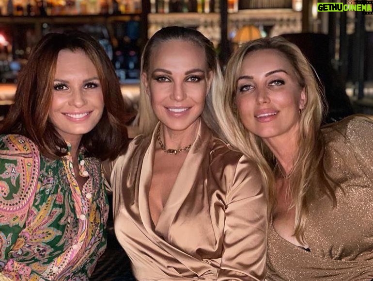 Leontine Borsato Instagram - Friends make life better ❤️#friends #friendship #loveyougirls Ibiza