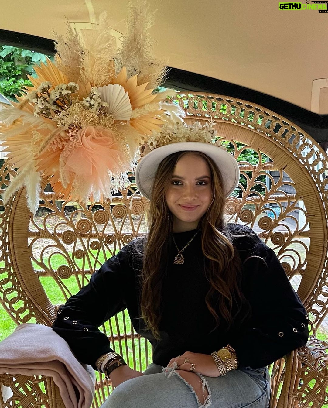 Leontine Borsato Instagram - TB naar de verrassing voor Jada, de picknick van precies 2 weken geleden. Onvergetelijk! Dank lieve @picknickclubnl voor de prachtige verzorging ❤️ Huizen