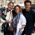 Leontine Borsato Instagram - Al lang .. heel lang, wilden wij naar Israël… Tel aviv ..Jeruzalem! Dat mogen doen met elkaar is ongelofelijk speciaal! Naar plekken gaan waar je je hele leven over hebt gehoord en gelezen .. over stenen lopen die een paar duizend jaar oud zijn… de geschiedenis voelen én zien …dat is onbeschrijfelijk bijzonder!!! @mariavkslk @leontineborsato @lecolook #thatswhatfriendsarefor #❤️