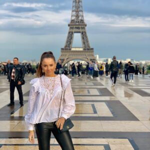 Leontine Borsato Instagram - Lieve Jada, vandaag ben jij jarig, 18 jaar geworden! Van harte gefeliciteerd lieverd! Wat een prachtige jonge vrouw ben je met een heerlijk gevoel voor humor en een aanstekelijke lach. Jouw passie voor muziek en zang straalt van je af en we zijn ontzettend trots op jou! Ondanks deze gekke tijd gaan we jouw 18de verjaardag vieren. Hou van jou ❤️ #18 #18thbirthday