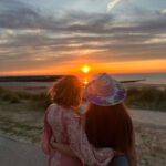 Leontine Borsato Instagram - Afgelopen week mochten Jada en ik 24 uur mee met La Mer. We konden kennis maken met de heerlijke producten van La Mer. Na een fantastische gezichtsbehandeling en massage hebben we genoten van het strand voor ons strandhotel Cadzand. Na een lekkere mocktail hebben we mogen dineren in het mooie Pure C restaurant (mega aanrader, ontzettend lekker eten 😍!) Wat ik zo mooi vind aan de producten van La Mer is dat naast de heerlijke bekende geur, alle producten met elkaar te mengen zijn. En last but not least ondersteunen ze met de La Mer Blue Heart Crème projecten voor het behoud van de oceanen wat ik echt fantastisch vind. Ongelofelijk genoten van deze overnachting samen met mijn knappe dochter en nog een aantal lieve en inspirerende andere dames! Dank lieve La Mer voor deze onvergetelijke ervaring. ❤️ Cadzand-Bad, Zeeland, Netherlands