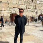 Leontine Borsato Instagram - Al lang .. heel lang, wilden wij naar Israël… Tel aviv ..Jeruzalem! Dat mogen doen met elkaar is ongelofelijk speciaal! Naar plekken gaan waar je je hele leven over hebt gehoord en gelezen .. over stenen lopen die een paar duizend jaar oud zijn… de geschiedenis voelen én zien …dat is onbeschrijfelijk bijzonder!!! @mariavkslk @leontineborsato @lecolook #thatswhatfriendsarefor #❤️
