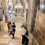 Leontine Borsato Instagram - Al lang .. heel lang, wilden wij naar Israël… Tel aviv ..Jeruzalem! Dat mogen doen met elkaar is ongelofelijk speciaal! Naar plekken gaan waar je je hele leven over hebt gehoord en gelezen .. over stenen lopen die een paar duizend jaar oud zijn… de geschiedenis voelen én zien …dat is onbeschrijfelijk bijzonder!!! @mariavkslk @leontineborsato @lecolook #thatswhatfriendsarefor #❤️
