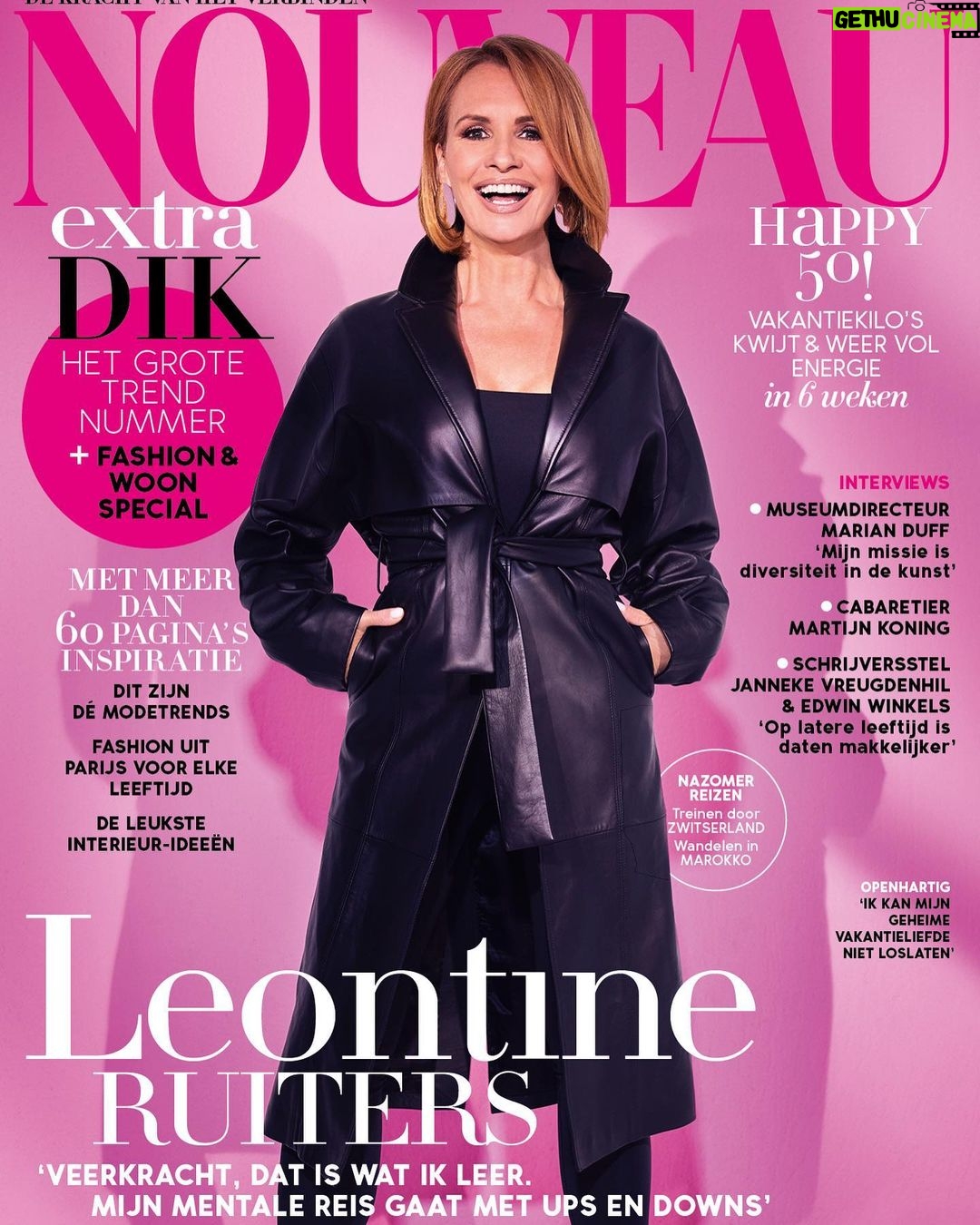 Leontine Borsato Instagram - Vanaf vandaag ligt de nieuwe Nouveau in de winkel waarin ik o.a. vertel over de ziekte van mijn moeder, veerkracht en gelukkig zijn. Het thema ‘veerkracht’ spreekt mij enorm aan want wát kan een mens veel aan. Ook bij mezelf herken ik de veerkracht, van de donkere plekken naar het licht binnenin mij en alles wat daar tussen zit. Die reis is niet altijd makkelijk en fijn, desalniettemin is het een reis die ik heb moeten maken en nog steeds maak om steeds meer in verbinding te komen met mezelf. Ik streef net als ieder ander naar geluk, me gelukkig voelen vanuit mijn eigen kern en ik hoop dit aan anderen te kunnen doorgeven. Dat is de reden dat ik erover wilde praten met Nouveau en hopelijk mag ik er anderen mee inspireren. 🙏🏼 Bedankt @nouveaunl @claudiastraatmans voor de mooie kans om mijn verhaal te vertellen aan @nathaliehuigsloot 📸 @rogerneve 💄 @lecolook 👗 @famkemesman