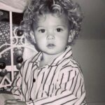 Leontine Borsato Instagram - Lieve Senna, vandaag is jouw dag! Jij maakte mij 21 jaar geleden voor de 2de keer moeder en vanaf ‘t eerste moment dat je op mijn buik lag zag én voelde ik een enorme herkenning. Niet alleen van buiten, je was een plaatje van een baby met dik zwart haar en een prachtig huidje, maar juist ook van binnen voelde ik direct een spirituele band met jou. Nu ben je 21, je werkt keihard en staat voor wie je bent! Papa en ik zijn ontzettend trots op jou lieve Sen. Blijf altijd zó stralen lieverd, we houden ontzettend veel van je…… Van harte gefeliciteerd lieve @sennaborsato 🫶🏼💙🎈🎉