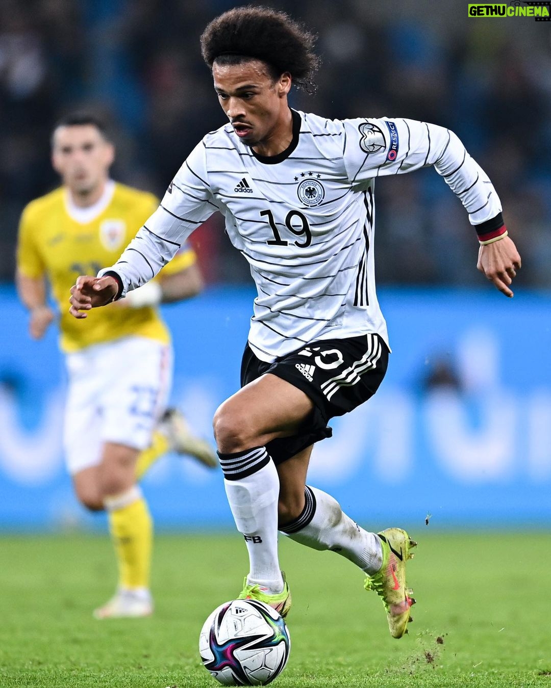 Leroy Sané Instagram - Good turnaround! 🙌🏽 Thanks Hamburg for the support! @dfb_team