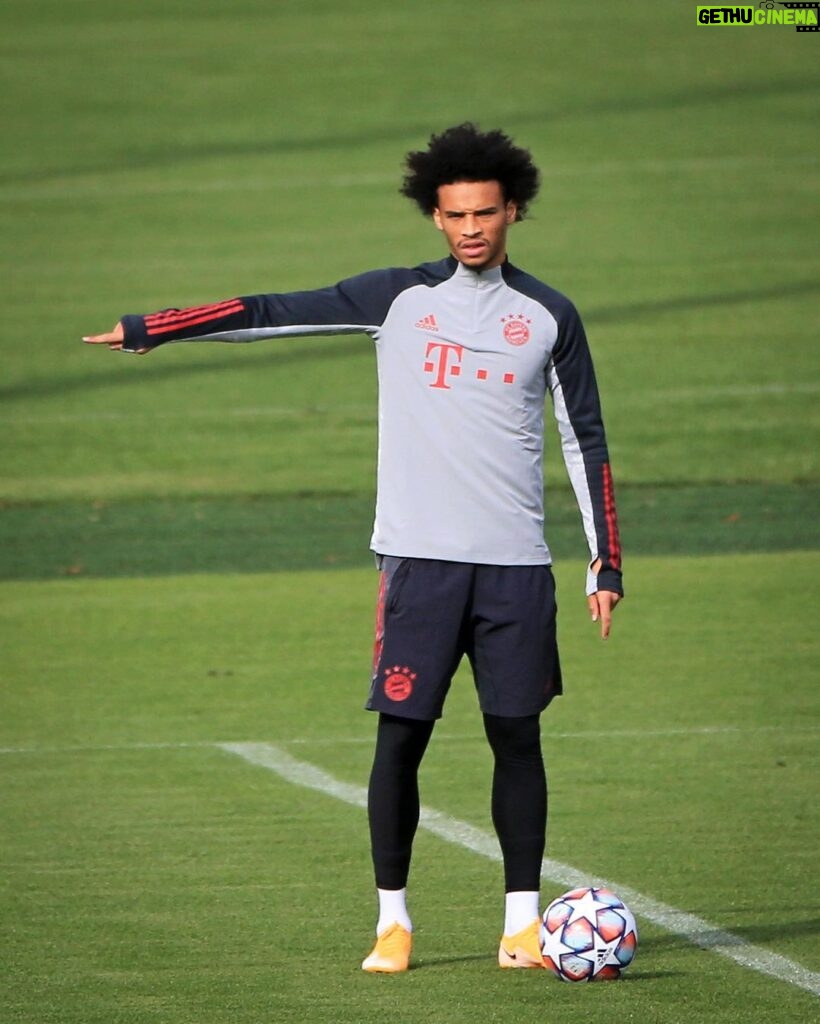 Leroy Sané Instagram - Steppin' up #inSané FC Bayern Trainingsgelände