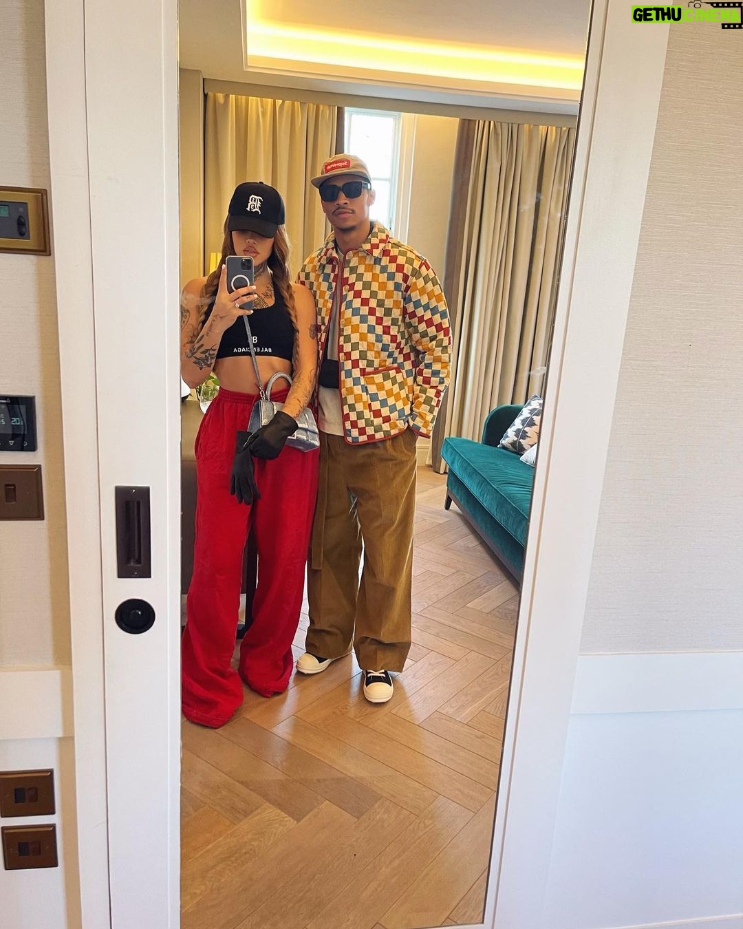 Leroy Sané Instagram - Happy Mother’s Day to my queen and best friend forever! I’m thankful, proud and lucky to have u by my side! Specially I’m blessed that u are the mother of our kids. No stylist needed u got us looking fly always babe! ❤️♾️😍😂
