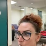 Lesli Margherita Instagram - Dear Looks Not Books and Ship Happens fans…I miss the vloggies LOL. However…NOTHING has changed. Clearly. @musicaltheatrewest #DamnYankees #Tech #mealofchampions Carpenter Performing Arts Center
