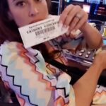 Lesli Margherita Instagram - *A few days ago I got to be a part of the fab One Night Only benefit concert in Palm Springs with too many legends to count but they had to have someone sing YMCA (w the best new arrangement by @thetoddschroeder ) and duh of course it was me. Duh. *forevs a Dunkin’ munchkin next to an Olivas (this time @isabellamolivas ) *know when to cash out when you still have money left🤣