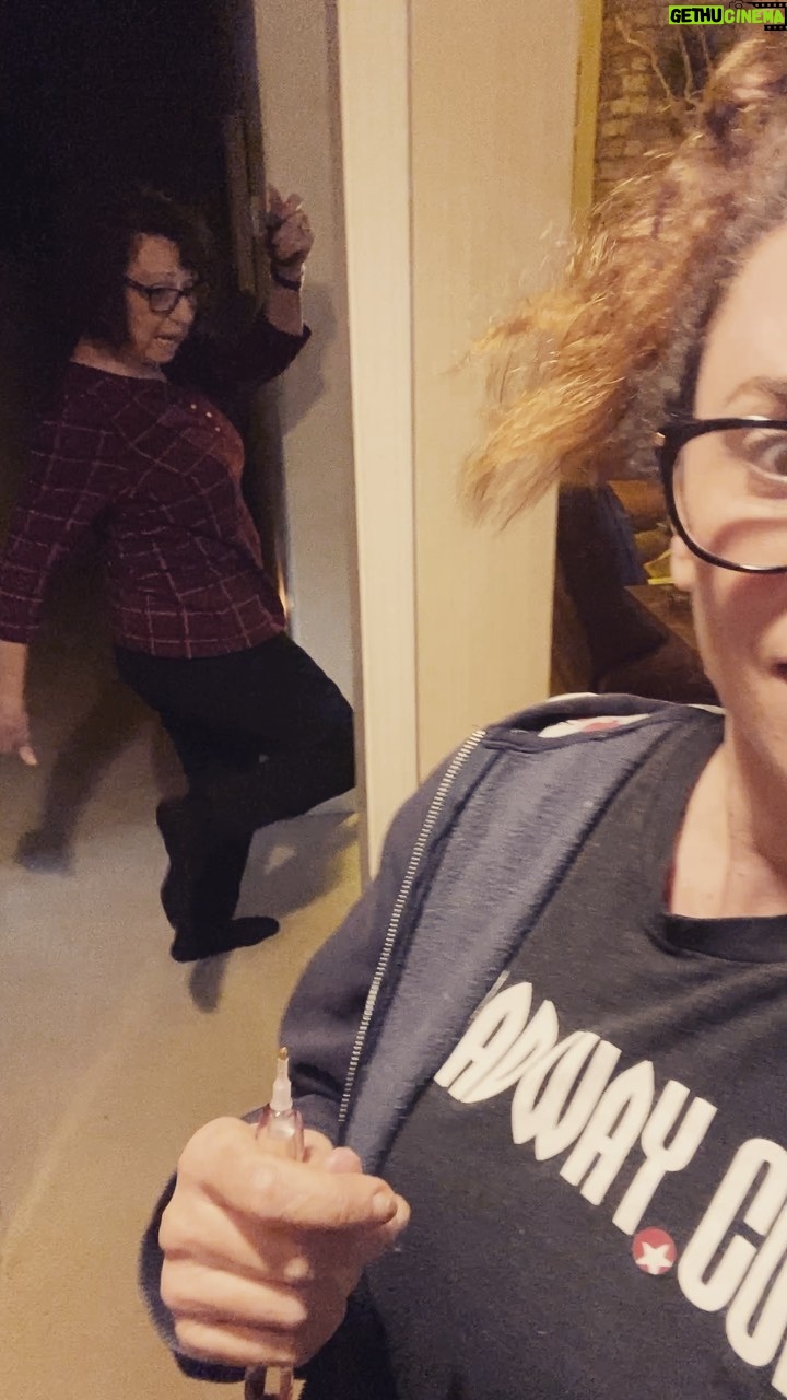 Lesli Margherita Instagram - My Mom’s pill alarm used to be “Loud” but now it’s another song of mine🤣 @zorromusicaluk @gipsykingsofficial Special appearance: Oh Mah Gah @broadwaycom