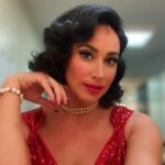 Lesli Margherita Instagram - Back in black for the final weekend of Damn Yankees @musicaltheatrewest Thx for the Liz Taylor glam @madeofdylan #ittakesavillage #ahugevillage