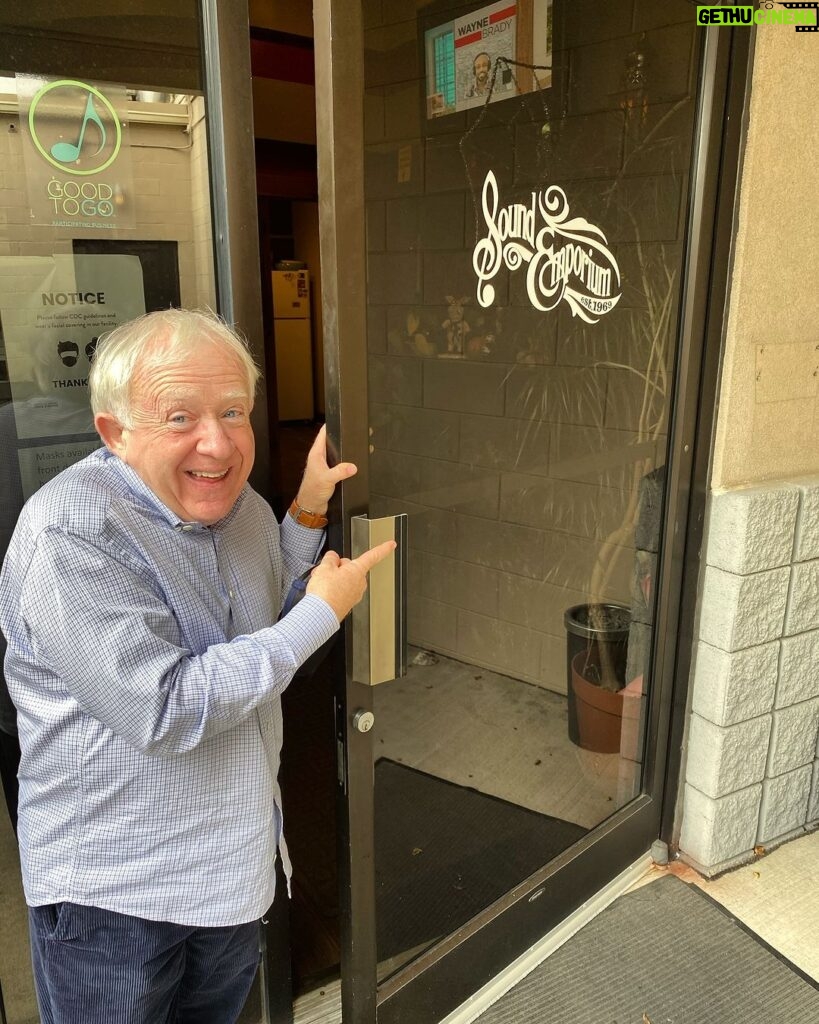 Leslie Jordan Instagram - Leslie walking into the @soundemporiumstudios in Nashville. The iconic @thetanyatucker is waiting for him on the other side of the door to record a song for his album. Oct 2020