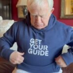 Leslie Jordan Instagram - Hello, all my fellow hunker-downers. I'm on tour, you heard that right! Save July 27 on your calendar, cause I am partnering with my friends at @getyourguide to make sure you discover New York the right way. Check @getyourguide to get your tickets (and there are only a few of them, so hurry on over before they're gone). See you there! 😘😘 #GuidedbyLeslie #GetYourGuide