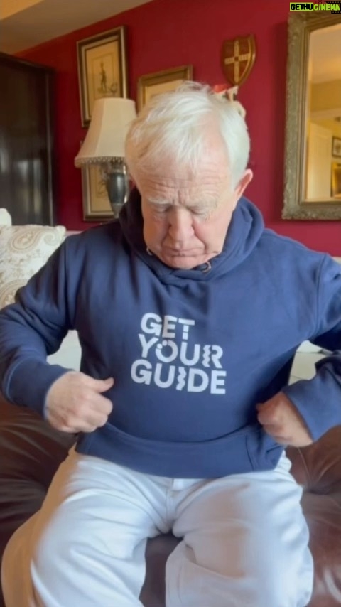 Leslie Jordan Instagram - Hello, all my fellow hunker-downers. I'm on tour, you heard that right! Save July 27 on your calendar, cause I am partnering with my friends at @getyourguide to make sure you discover New York the right way. Check @getyourguide to get your tickets (and there are only a few of them, so hurry on over before they're gone). See you there! ππ #GuidedbyLeslie #GetYourGuide