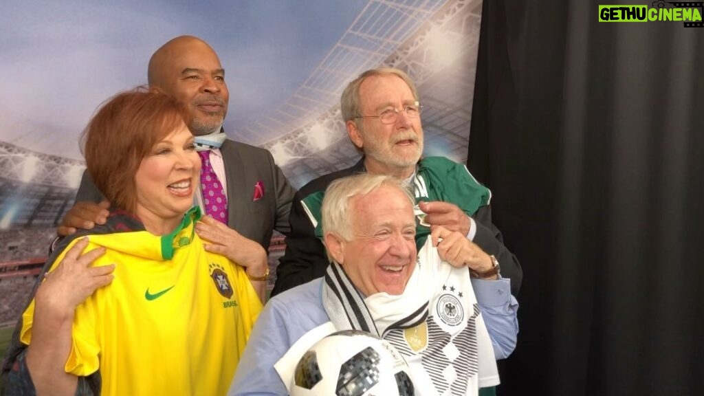 Leslie Jordan Instagram - Leslie doing press with his old cast mates and friends from @thecoolkidstv in 2018. @vickilawrence_official #martinmull #davidallengrier