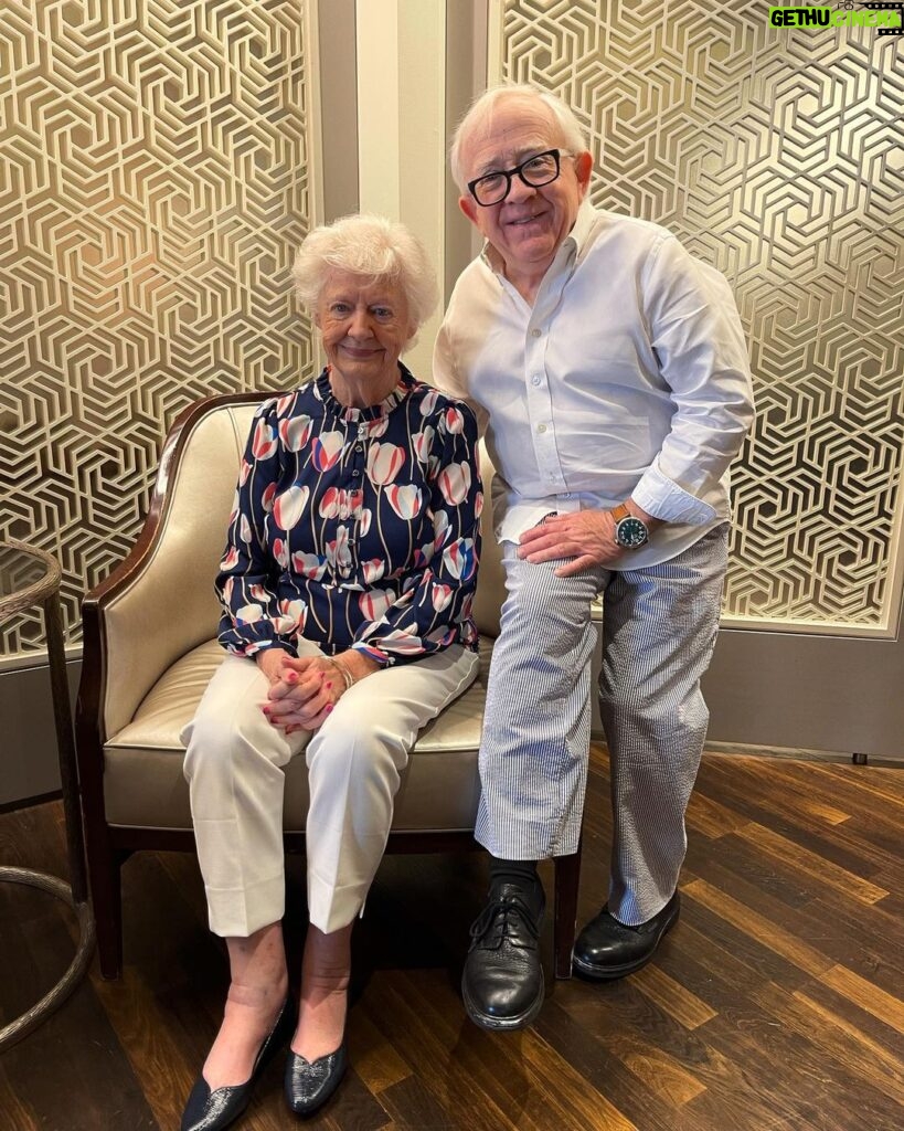 Leslie Jordan Instagram - Happy Mother’s Day, Mama. I turned out “just a little short” of perfect. I want to wish all the mama’s a Happy Mothers’ Day — the hardest job on earth. And, for anyone who lost their mother, our hearts are with you and I will share mine. Love. Light. Leslie.