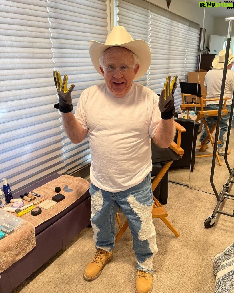 Leslie Jordan Instagram - Happy Labor Weekend, y’all. Leslie in 2022 working on a demolition project for a renovation he gifted to his dear friends. Seen on @propertybrothers