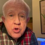 Leslie Jordan Instagram - Getting ready for bed and dancing to @ronniespectorthebadgirl and the Duettes. Bringing back the #pajamaparty