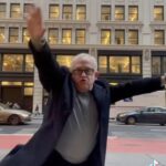 Leslie Jordan Instagram - I promised myself I would do this challenge before the new year. I just love it and I can’t help to smile every time I see someone having fun with it. Go Mufasa Go!
