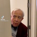 Leslie Jordan Instagram - I’m getting into the holiday mood so lookout, y’all. Love. Light. Leslie.