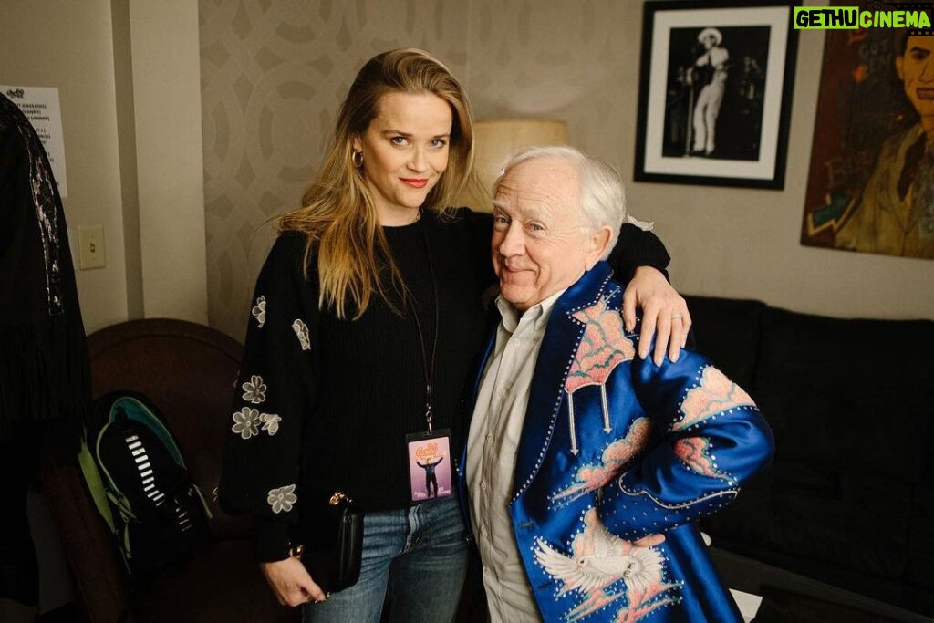 Leslie Jordan Instagram - If I told y’all a story about the time I met @reesewitherspoon and @kelseaballerini, none of ya would believe me. So, I won’t tell you about it, I will show you. Proof! They are two of the sweetest southern souls on earth. 📸: @andybarron