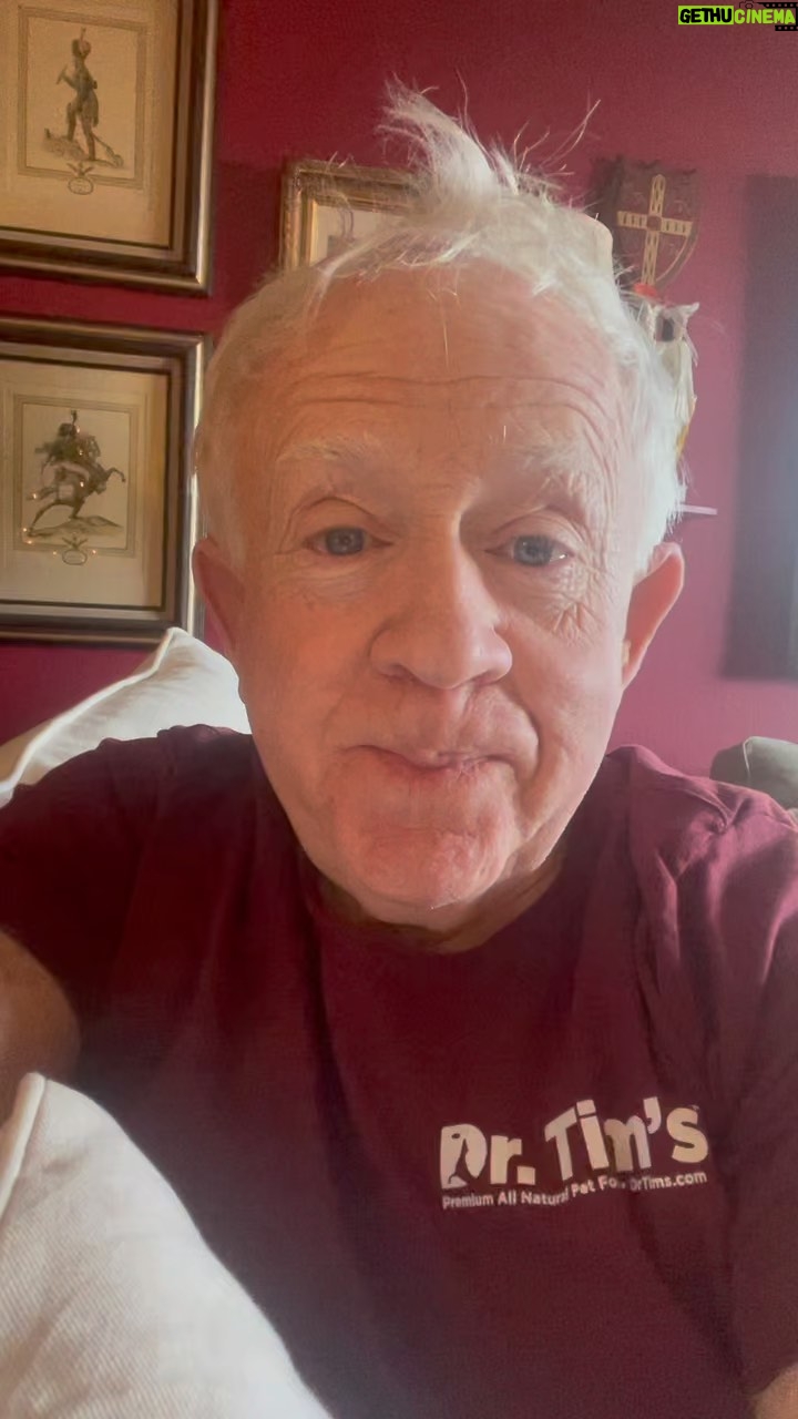 Leslie Jordan Instagram - Deck them halls, y’all. Love. Light. Leslie.