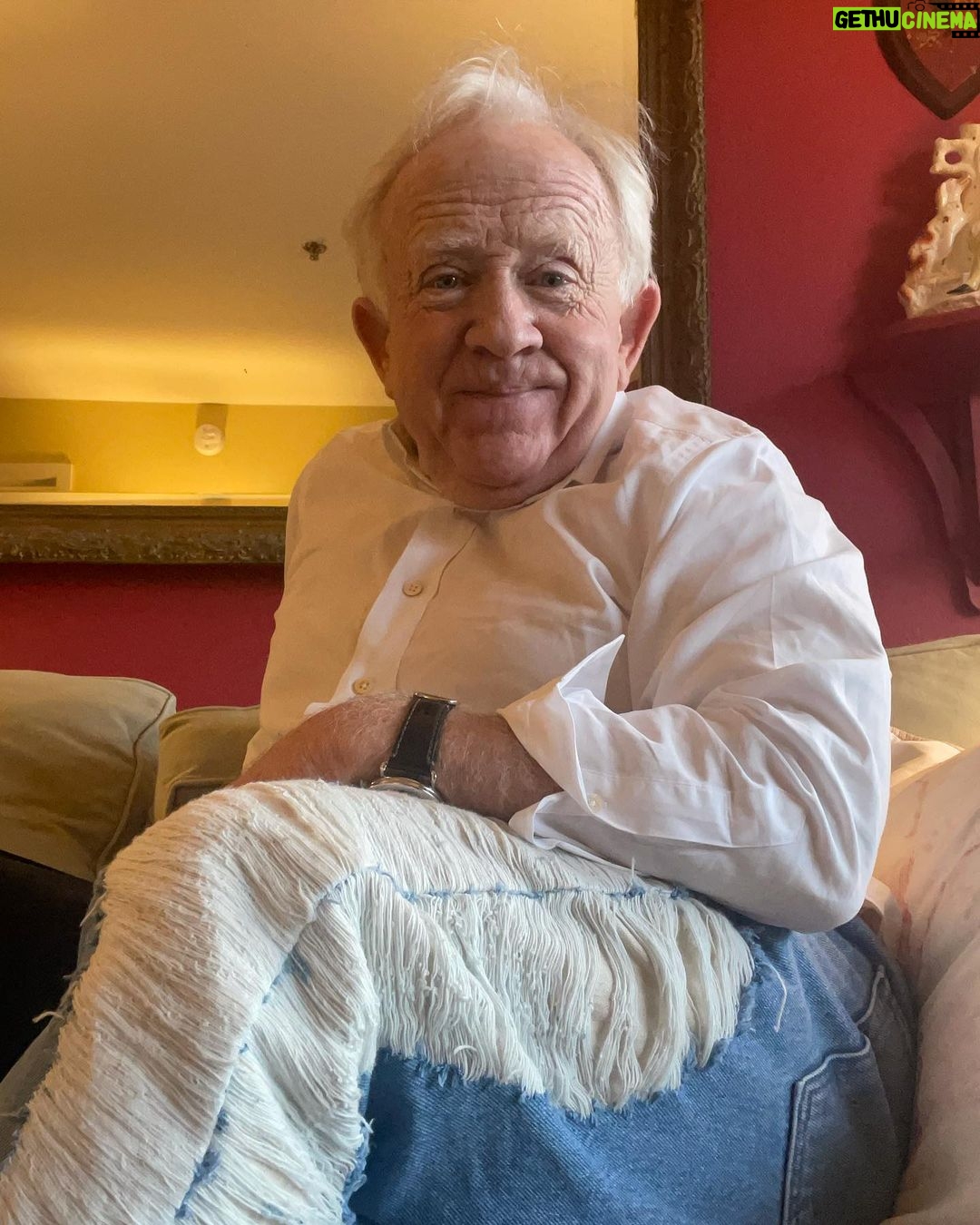 Leslie Jordan Instagram - Check out my jeans from @faiseandia. They are 🔥 🔥. I may not have been given the perfect genes 66 years ago but I got ‘em now. Shout out to @madeintyo for the inspiration. Props — you wear ‘em better.
