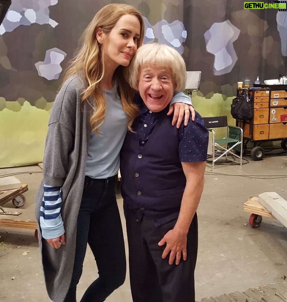 Leslie Jordan Instagram - From the American Horror Story (@ahsfx) days, Leslie with one of his favorite actors of all time, @mssarahcatharinepaulson.
