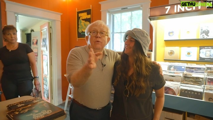 Leslie Jordan Instagram - Love these impromptu moments of Leslie where everyone gets to see his personality and energy shining through. Here he is with his dear friend @katiepruittmusic when she stopped by to see him during one of his album signings.