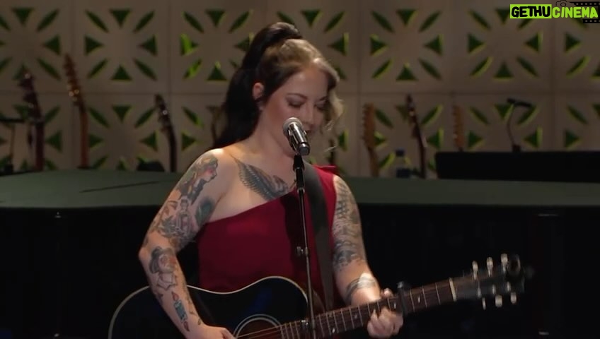 Leslie Jordan Instagram - Make sure you listen to Grammy winning artist, @ashleymcbryde, sing her song Girl Going Nowhere for Leslie during the Reportin’ for Duty tribute concert. Leslie adored Ashley and this song. Thank you Ashley !!