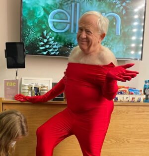 Leslie Jordan Instagram - Happy Holidays, y’all.  From Dec 2021 when Leslie played Elf on the Shelf for a skit on the @ellendegeneres show.  We miss you, Leslie !!!!!