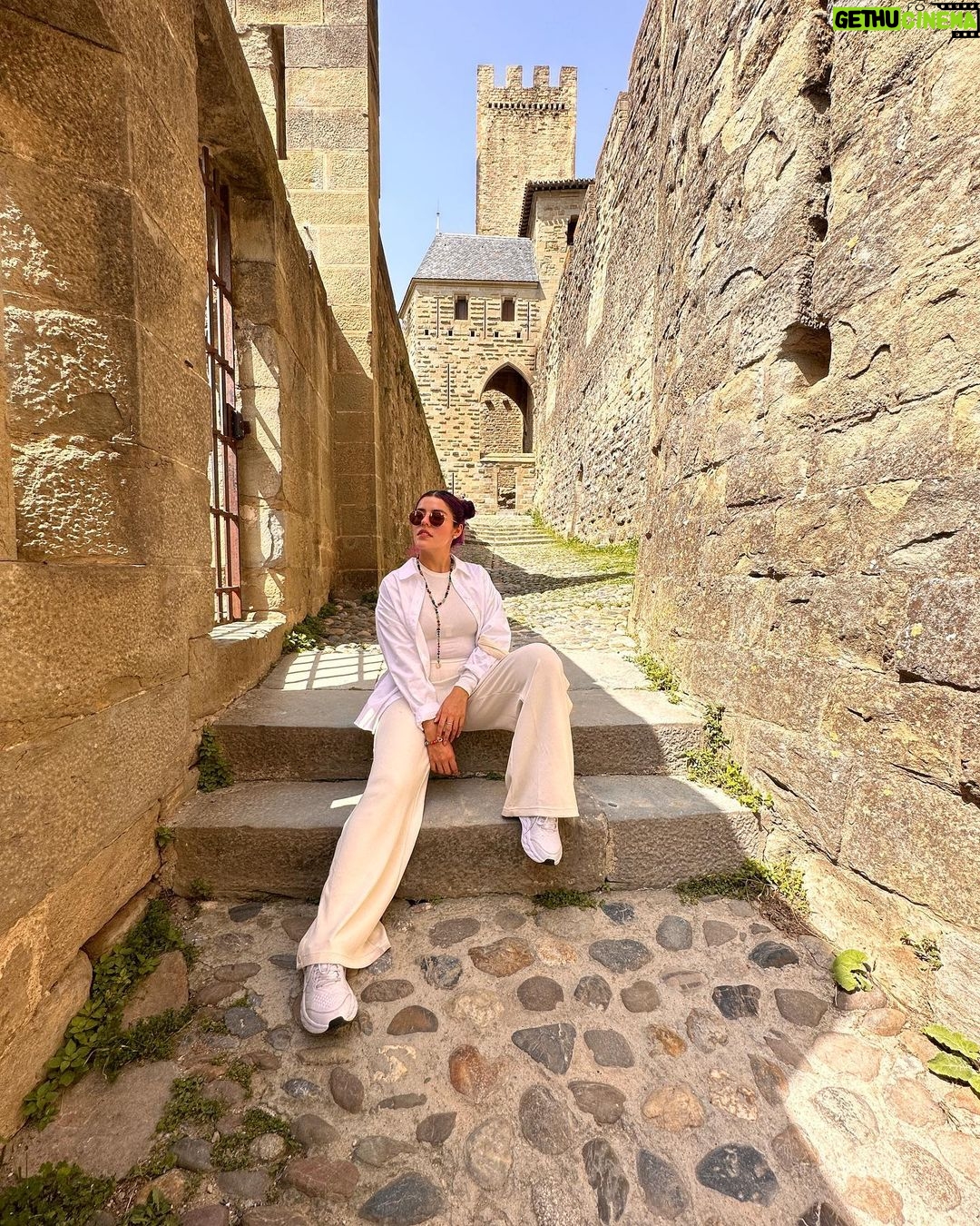 Lesslie Polinesia Instagram - Tenía tantas ganas de conocer Francia 🇫🇷 y darle una segunda oportunidad de enamorarme 🤍 por ahora si lo he disfrutado mucho Carcassonne, France