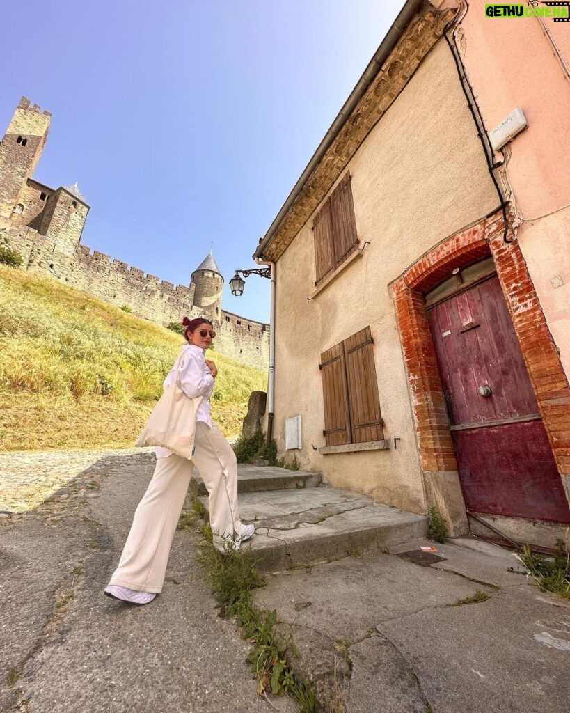 Lesslie Polinesia Instagram - Tenía tantas ganas de conocer Francia 🇫🇷 y darle una segunda oportunidad de enamorarme 🤍 por ahora si lo he disfrutado mucho Carcassonne, France