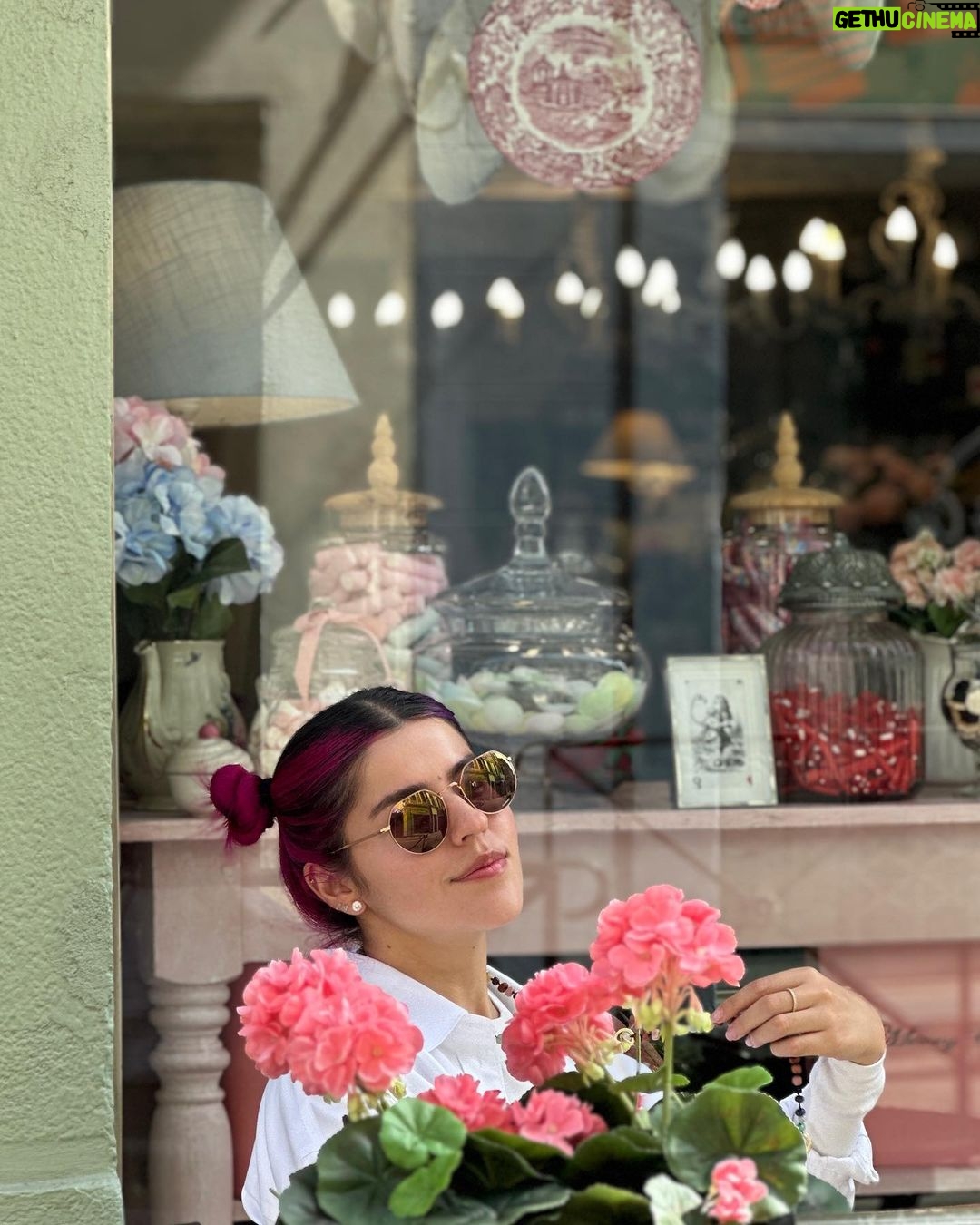 Lesslie Polinesia Instagram - Tenía tantas ganas de conocer Francia 🇫🇷 y darle una segunda oportunidad de enamorarme 🤍 por ahora si lo he disfrutado mucho Carcassonne, France