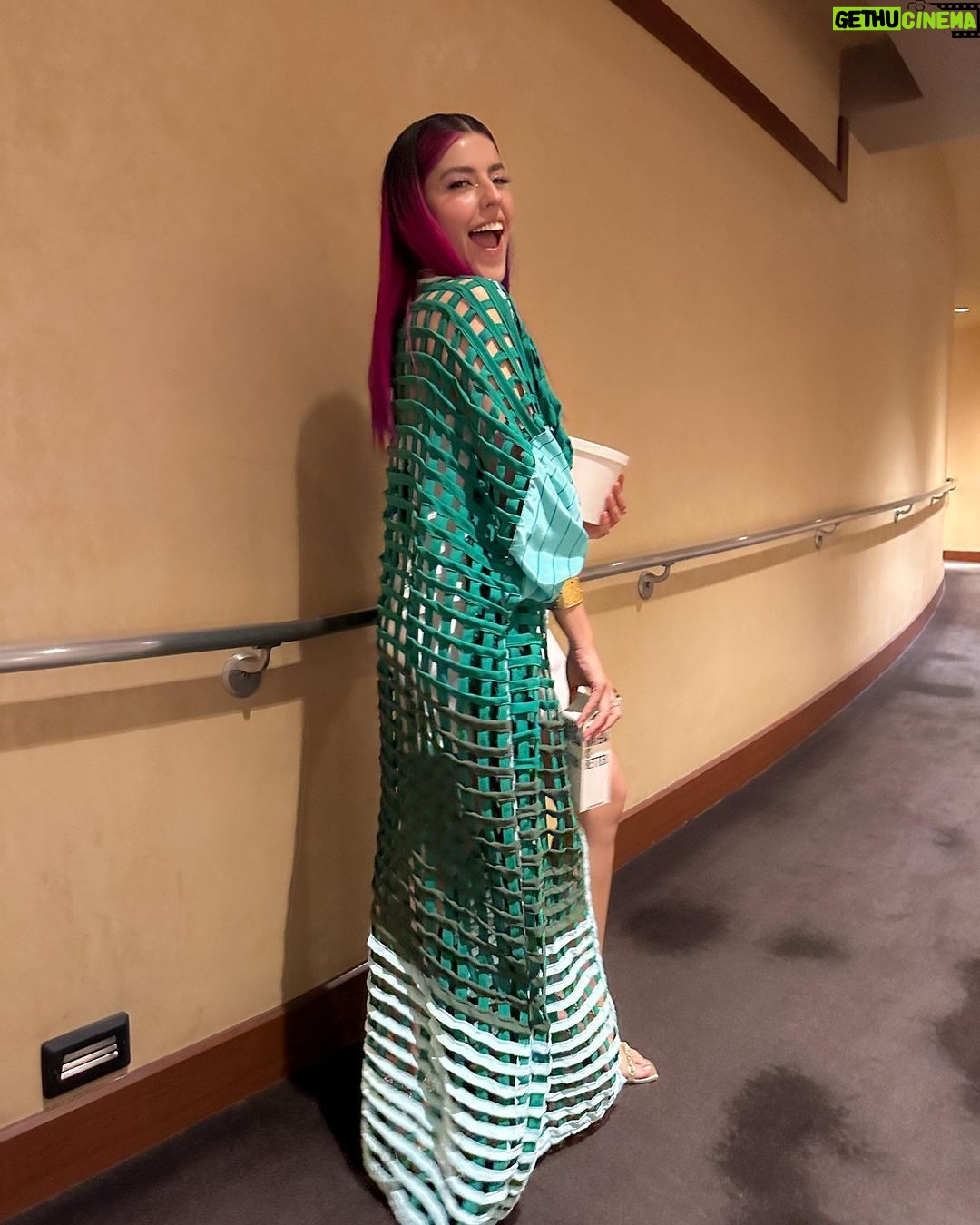 Lesslie Polinesia Instagram - En la premier mundial de #LaSirenita 🌊🩵 que hermosa película disfrute mucho venir a Los Angeles para ver la nueva película de @disneystudiosla Los Angeles, California