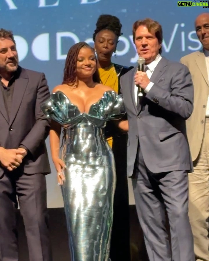 Lesslie Polinesia Instagram - En la premier mundial de #LaSirenita 🌊🩵 que hermosa película disfrute mucho venir a Los Angeles para ver la nueva película de @disneystudiosla Los Angeles, California